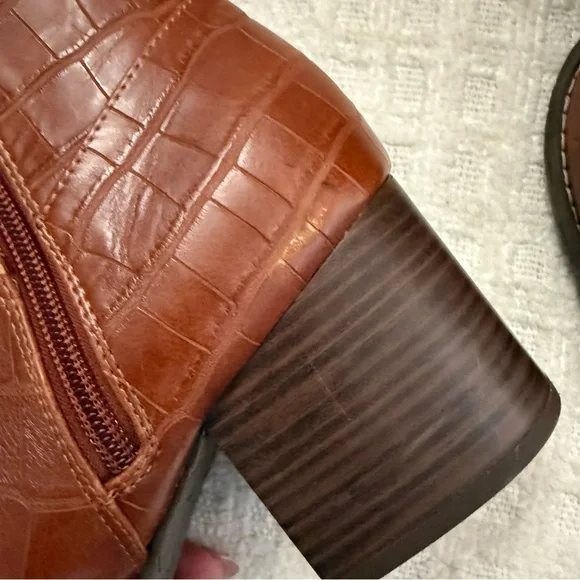 Melrose Ave Women’s Faux Leather Block Heel Side-Zip Pointed Toe Booties - Picture 11 of 12